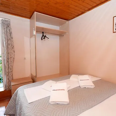 Kampielo Homes - 19th Century Three Level Place Apartment