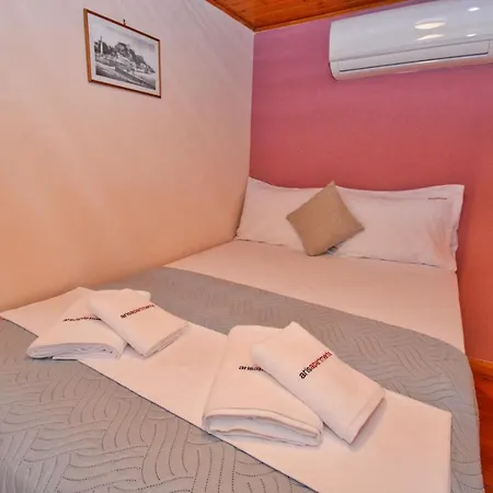 Kampielo Homes - 19th Century Three Level Place * Corfu (city)
